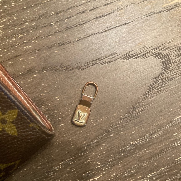 Authentic Louis Vuitton compact monogram wallet - Picture 9 of 14